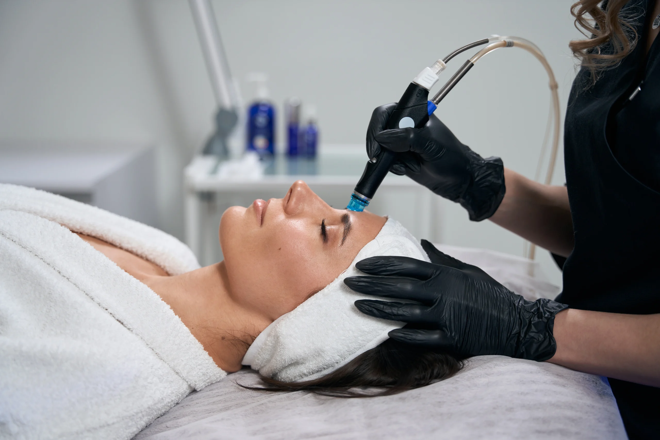 Professional HydraFacial treatment in Abu Dhabi at First City Medical Center dermatology clinic